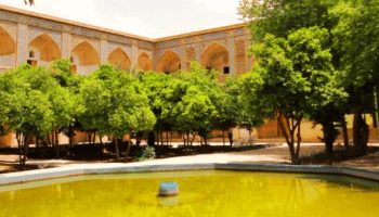 مدرسه آقا باباخان شیراز + تصاویر و اطلاعات کاربردی
