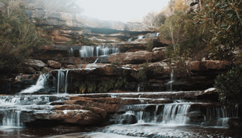 آبشار پلکانی و فصلی بِدو 