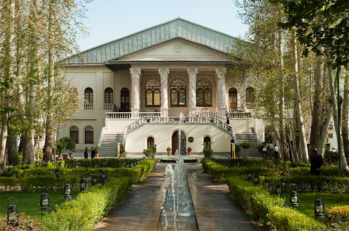باغ فردوس از جاذبه‌های اطراف موزه زمان تهران